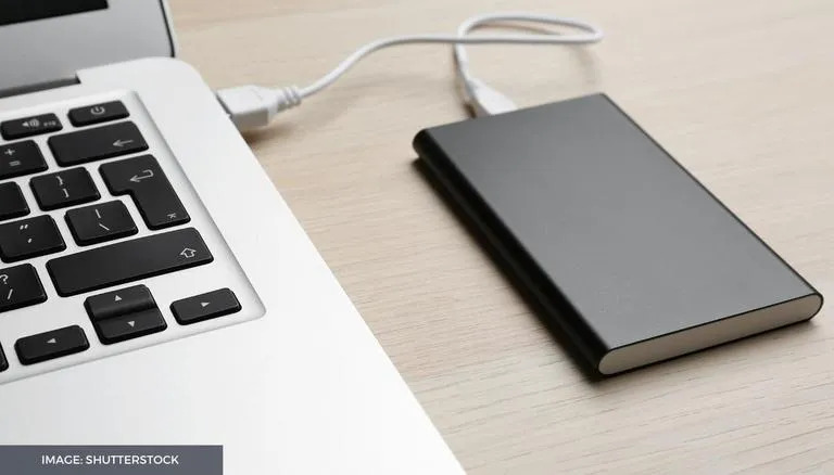 How-to-Charge-Laptop-in-the-Car-use-prtable-laptop-power-bank